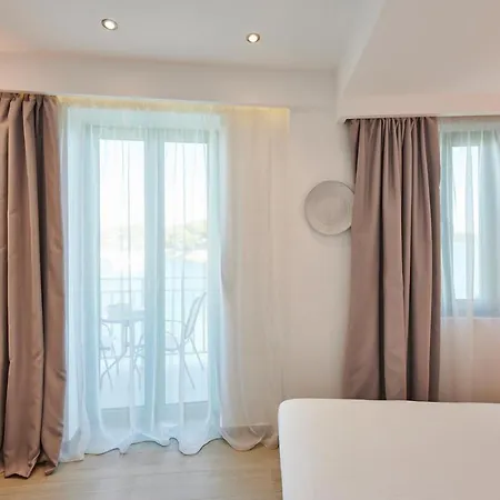 The Water Skiathos-Stadt